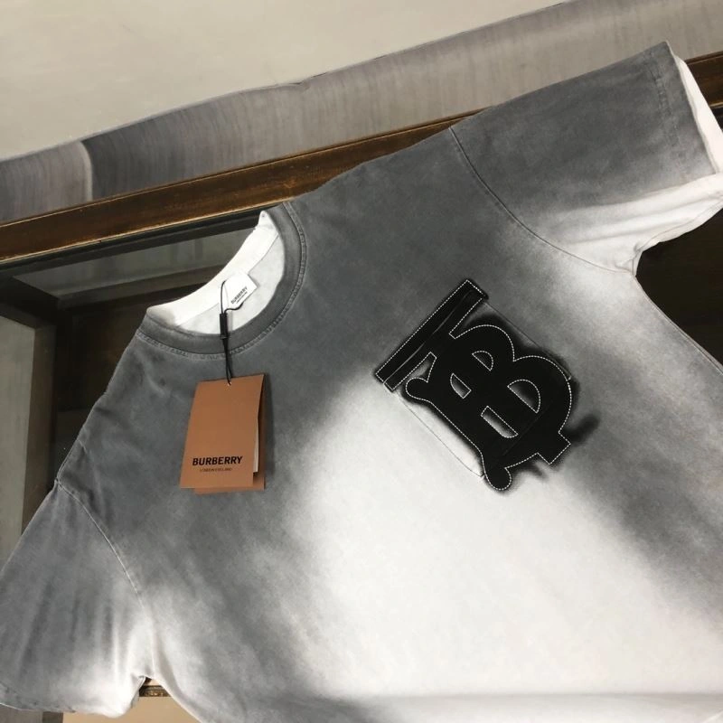 Sporty Burberry T-Shirts 105096