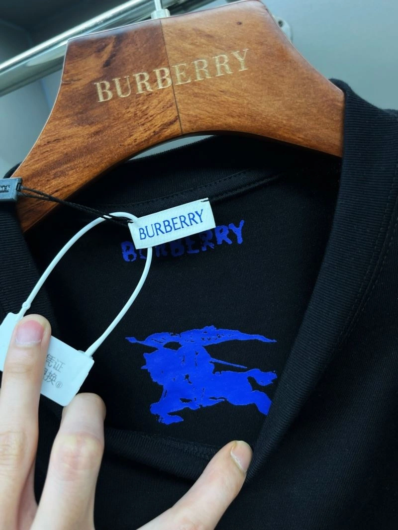 Burberry T-Shirts Lightweight 105044