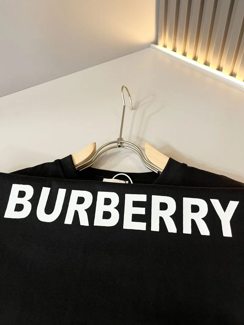 Sleek Burberry T-Shirts 102535