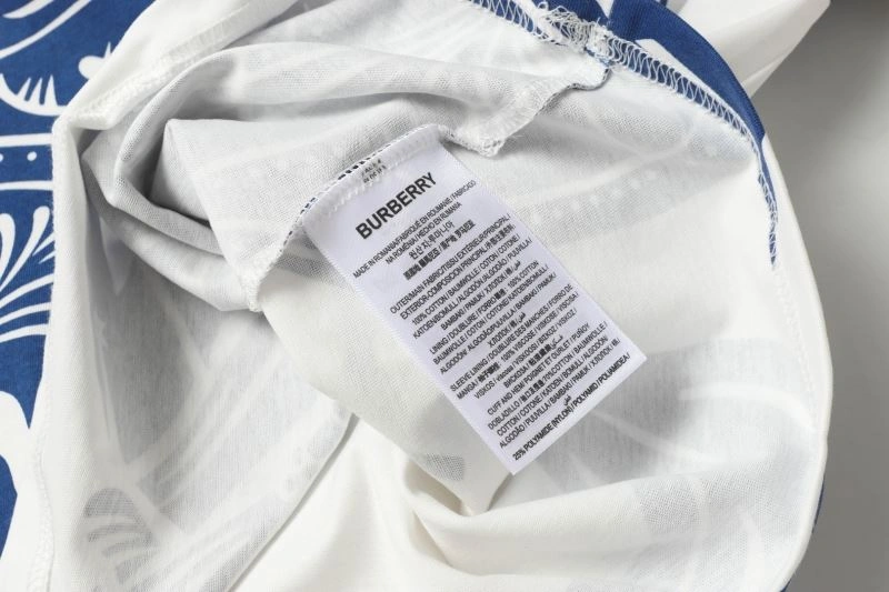 Unisex Burberry T-Shirts 102517