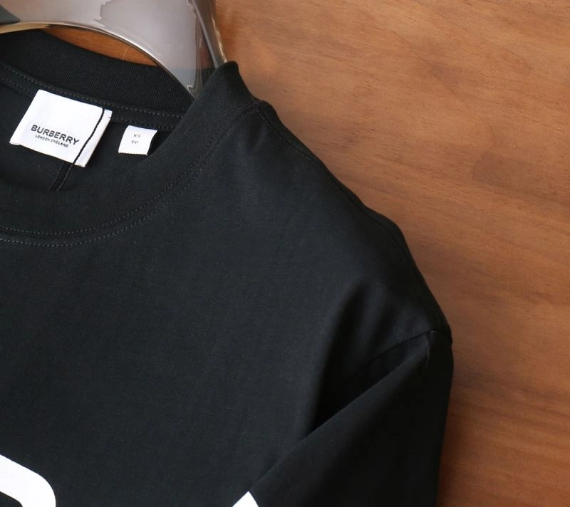 Burberry T-Shirts Resilient 101985