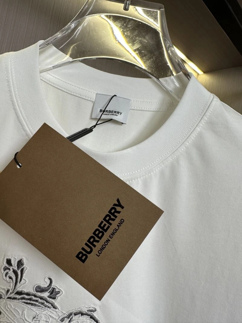 Versatile Burberry T-Shirts 101922