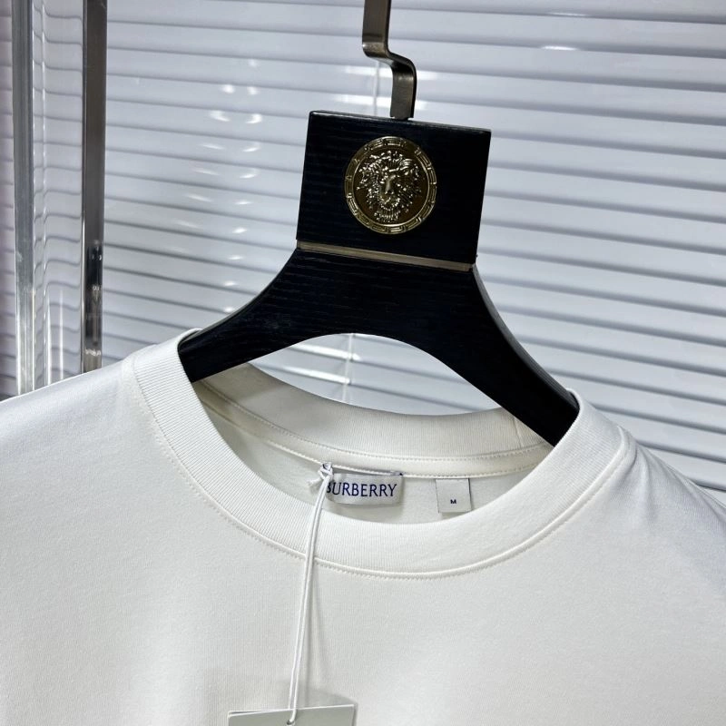 Sustainable Burberry T-Shirts 101323