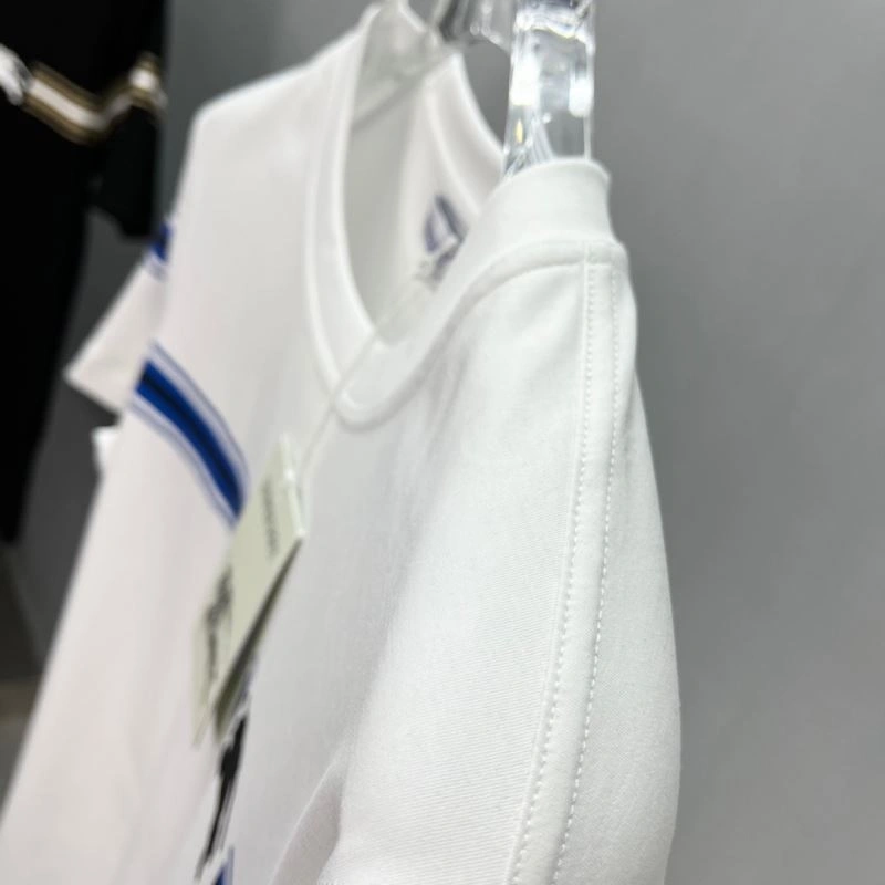 Tailored Burberry T-Shirts 101096