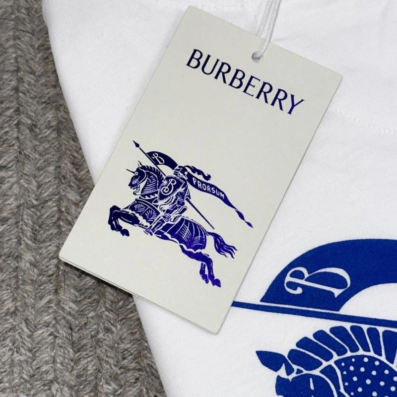 Burberry T-Shirts Versatile 101040