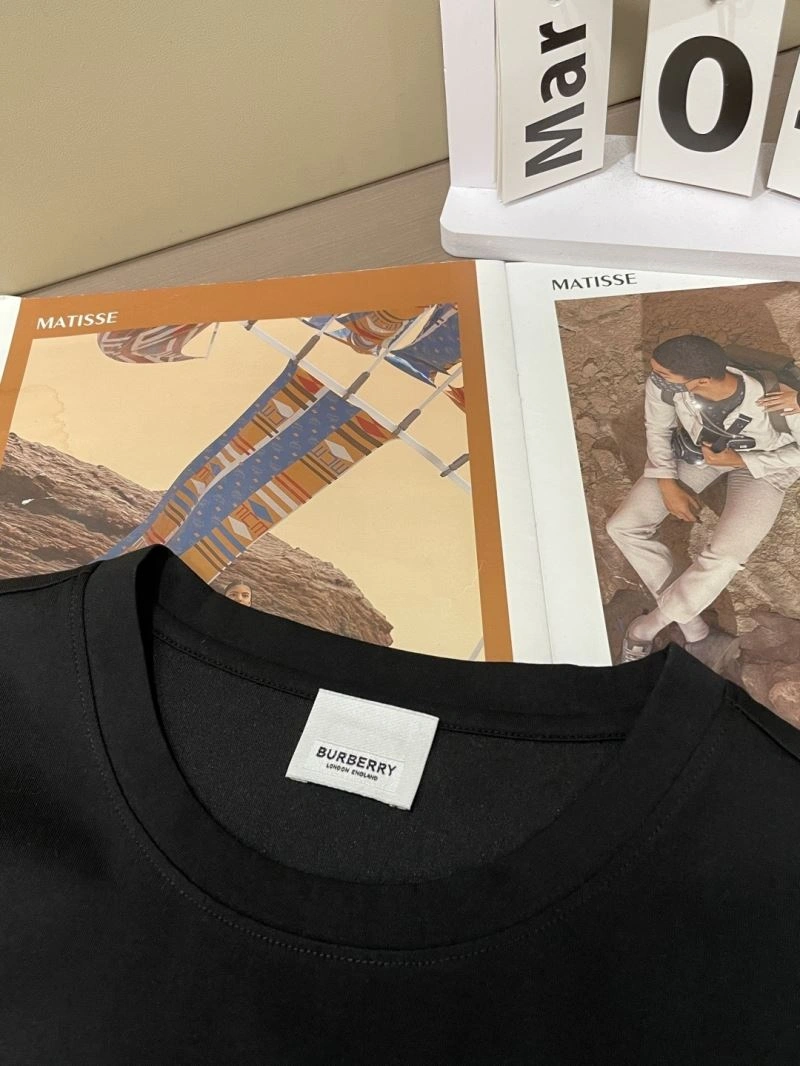 Burberry T-Shirts Versatile 101007
