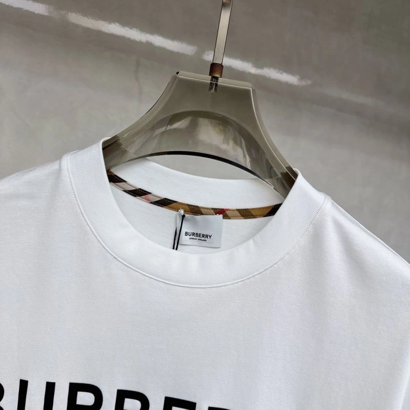 Minimalist Burberry T-Shirts 100998