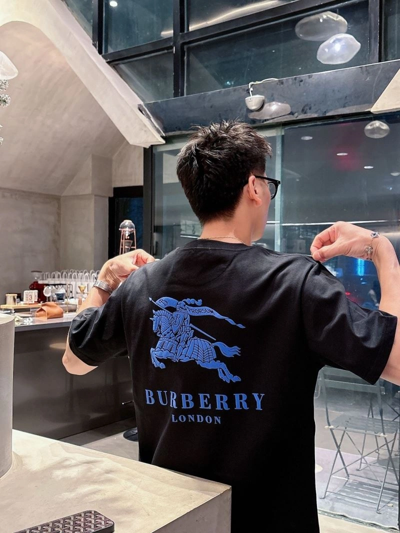 Versatile Burberry T-Shirts 100605