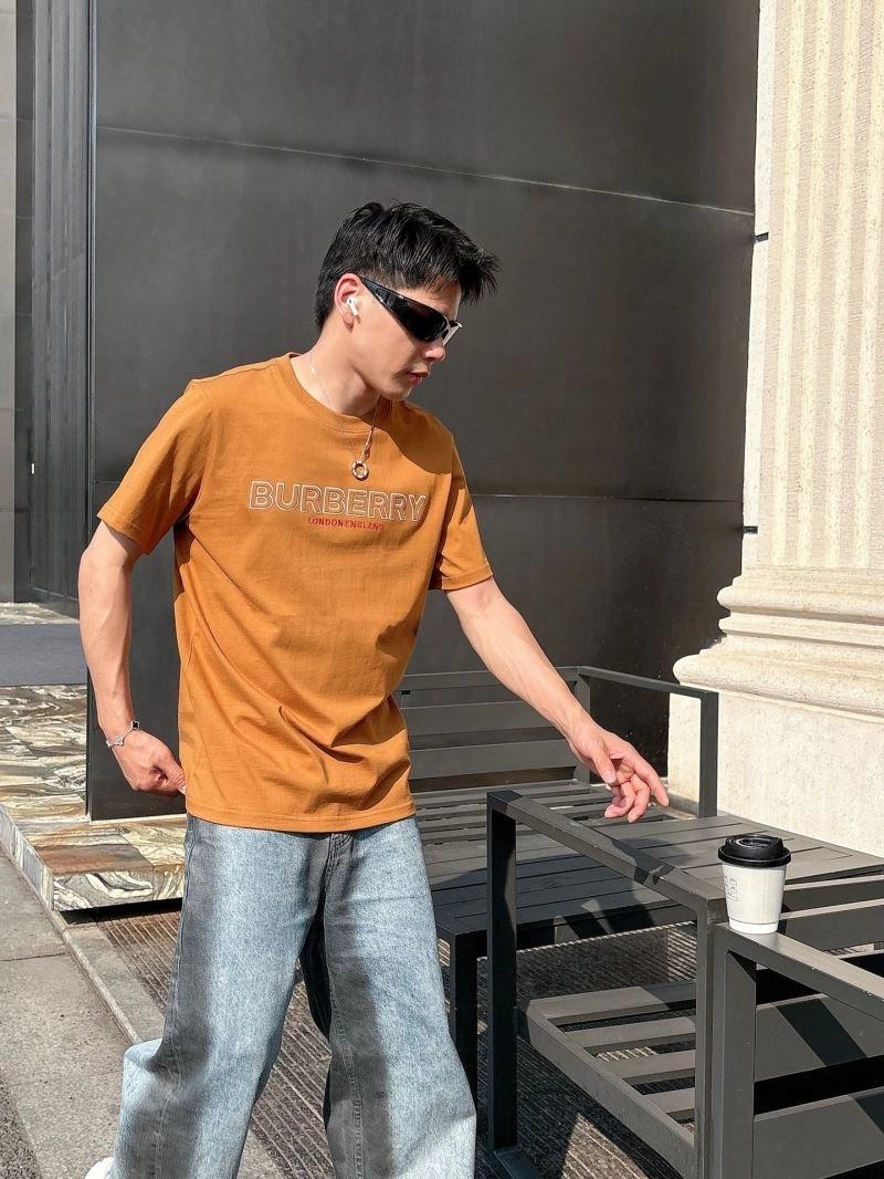 Burberry T-Shirts TechFriendly 100400