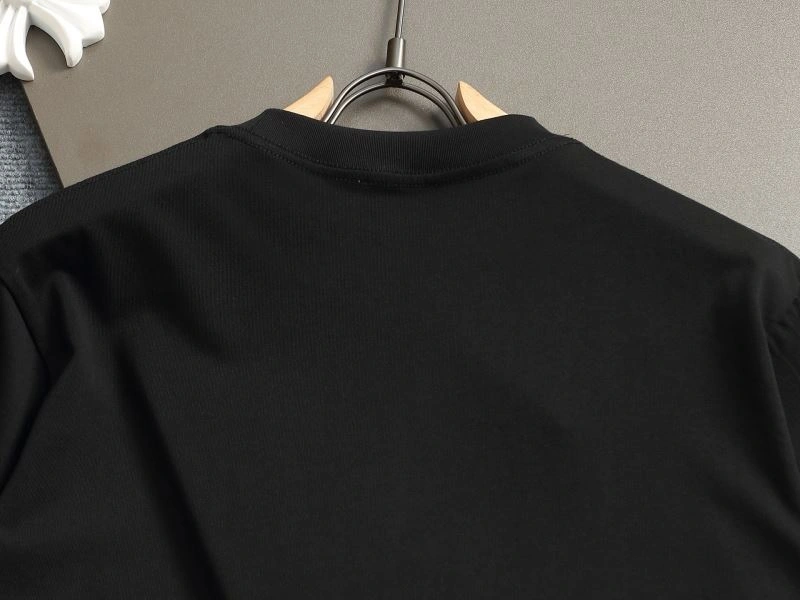 Burberry T-Shirts Unisex 100402