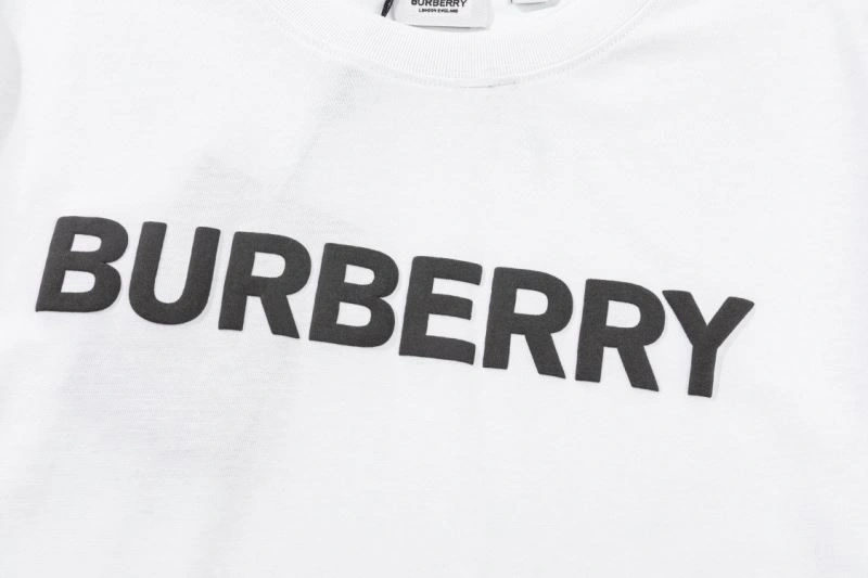 Refined Burberry T-Shirts 100111