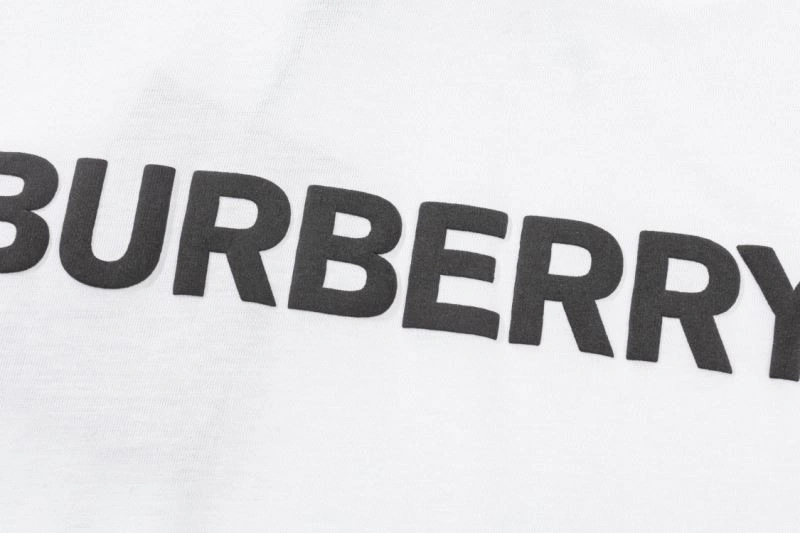 Refined Burberry T-Shirts 100111