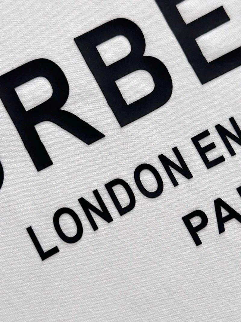 Seasonal Burberry T-Shirts 100042