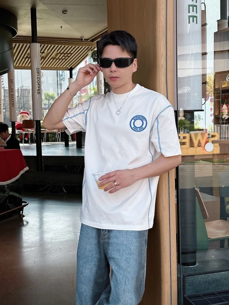 Burberry T-Shirts Lightweight 100047