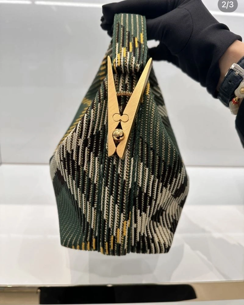 EyeCatching Burberry Top Handle Bags 64525