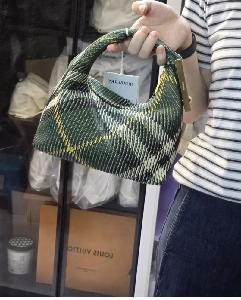 EyeCatching Burberry Top Handle Bags 64525