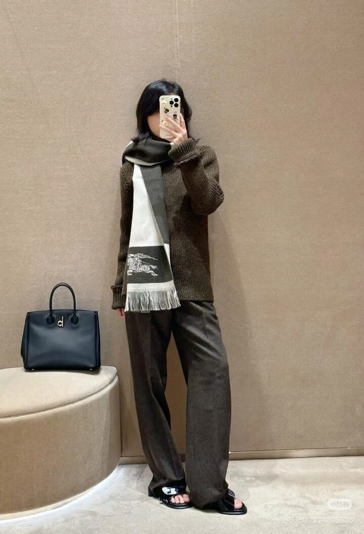 Burberry Top Handle Bags EyeCatching 64483