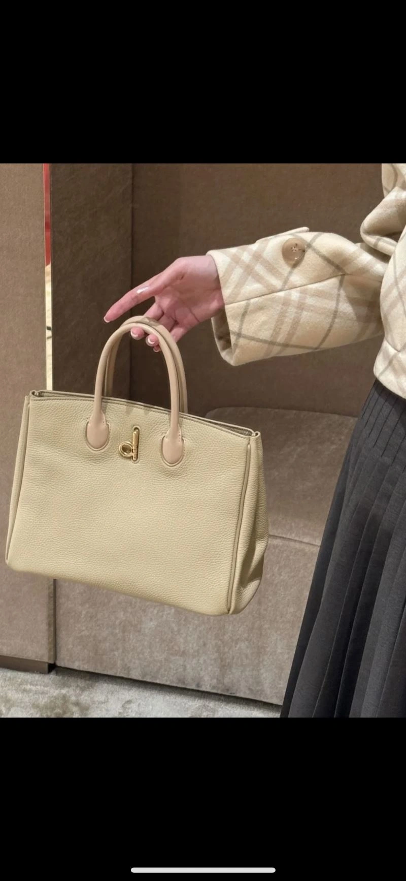 Burberry Top Handle Bags EasyMatch 64480