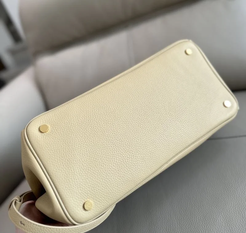 FlexibleFit Burberry Top Handle Bags 37870