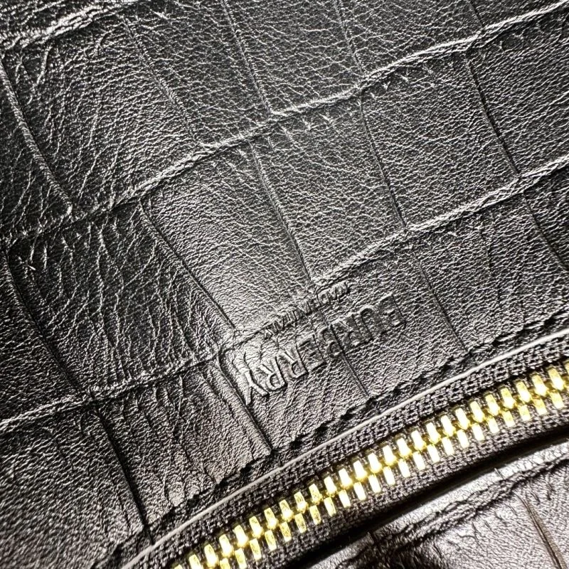 Burberry Top Handle Bags Fashionable 37856