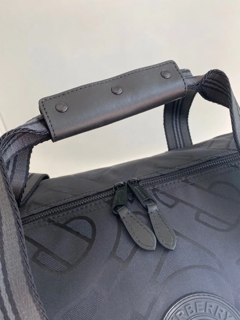 Tailored Burberry Travel Bags 37807