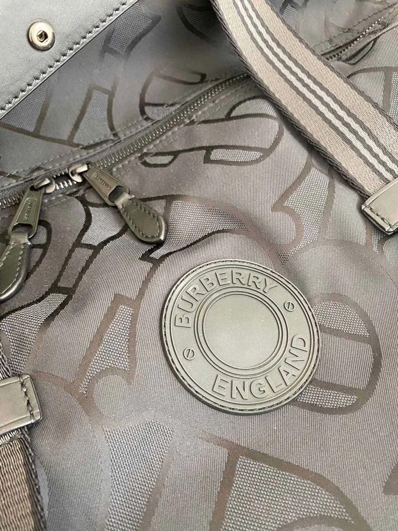 Tailored Burberry Travel Bags 37807