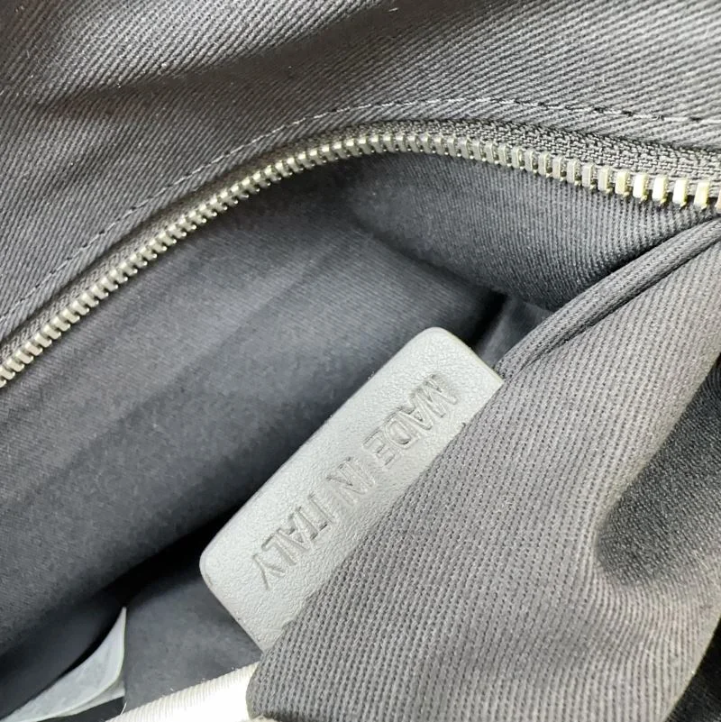 Sleek Burberry Travel Bags 37800