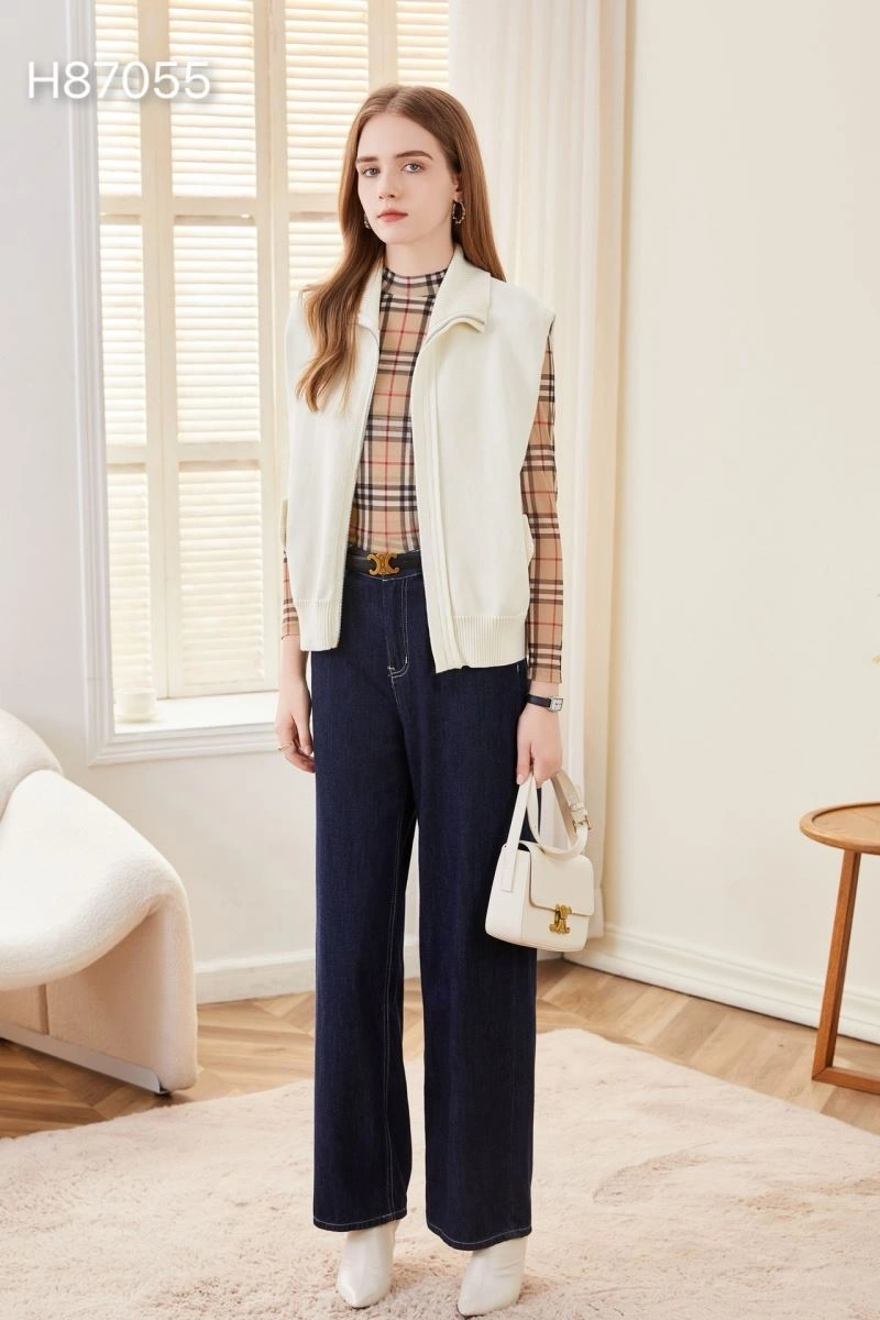 Versatile Burberry Vest 103306