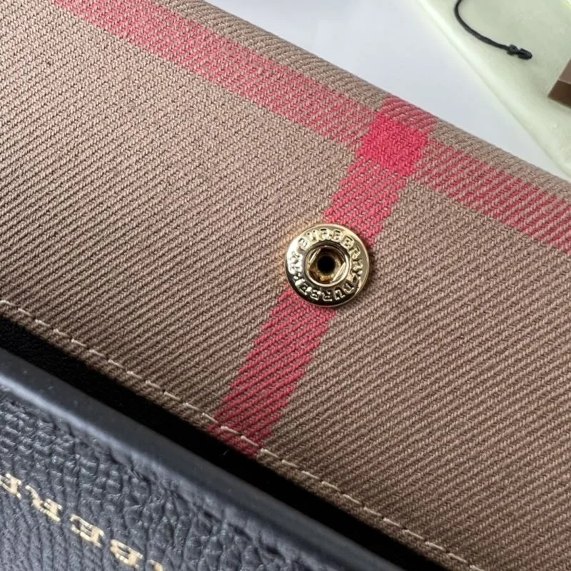 UrbanChic Burberry Wallets Purse 37789