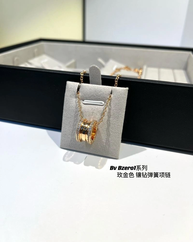 Contemporary Bvlgari Necklaces 216813