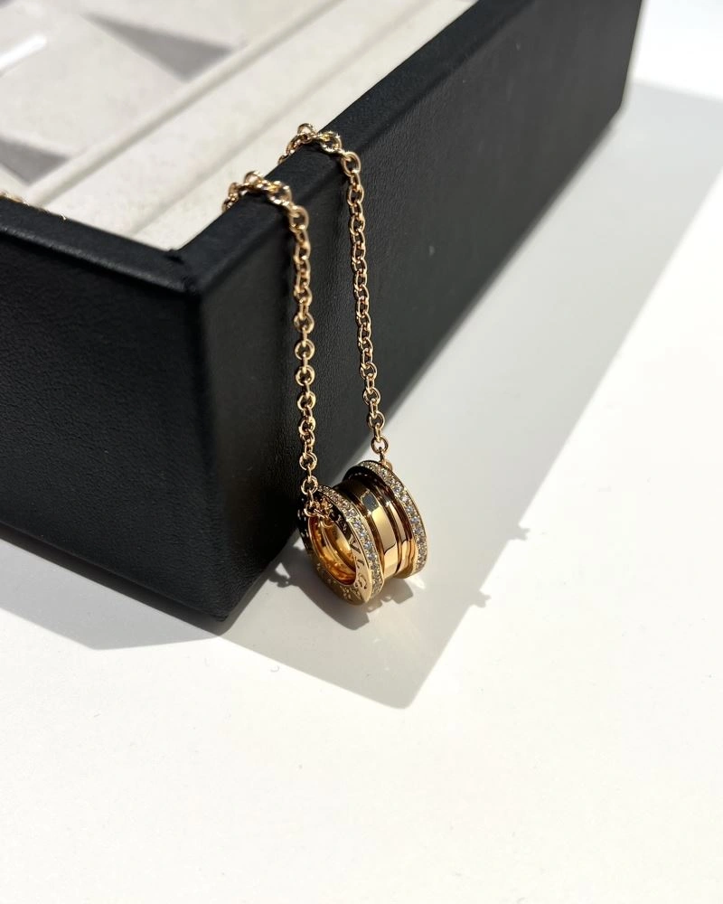 Contemporary Bvlgari Necklaces 216813