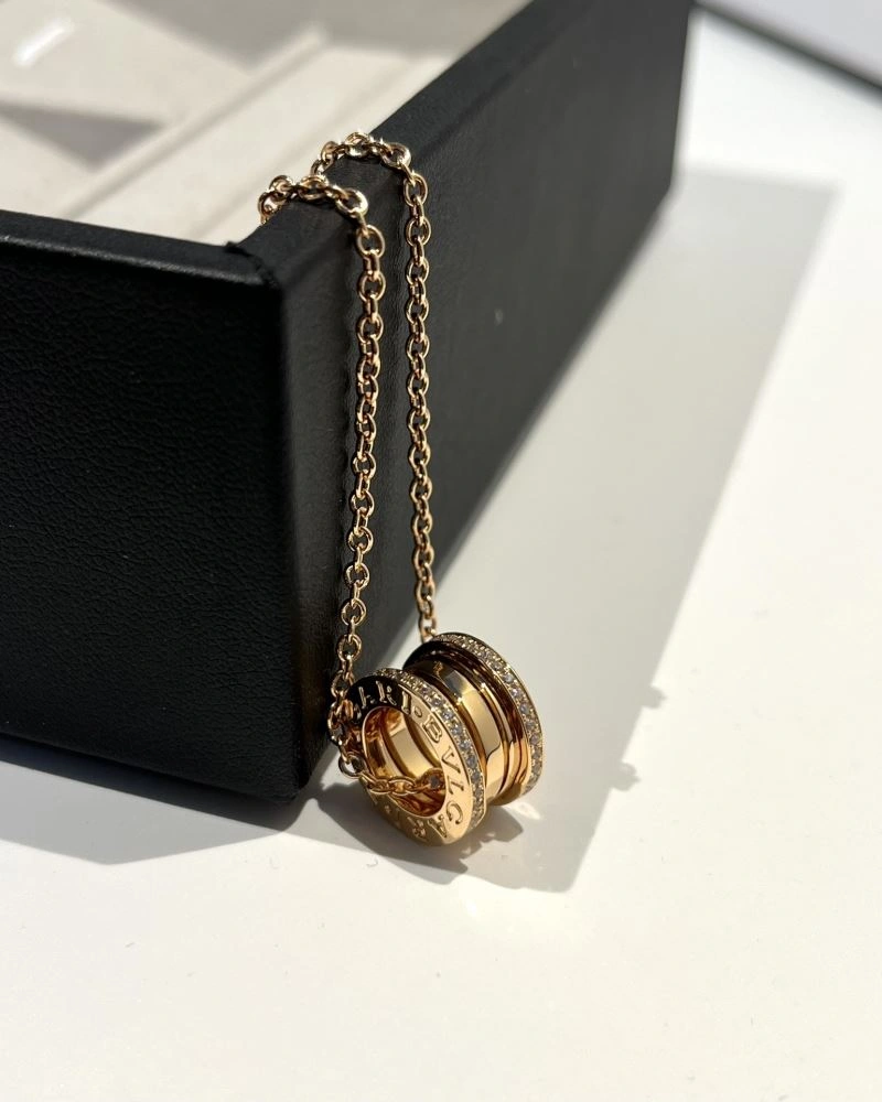 Contemporary Bvlgari Necklaces 216813