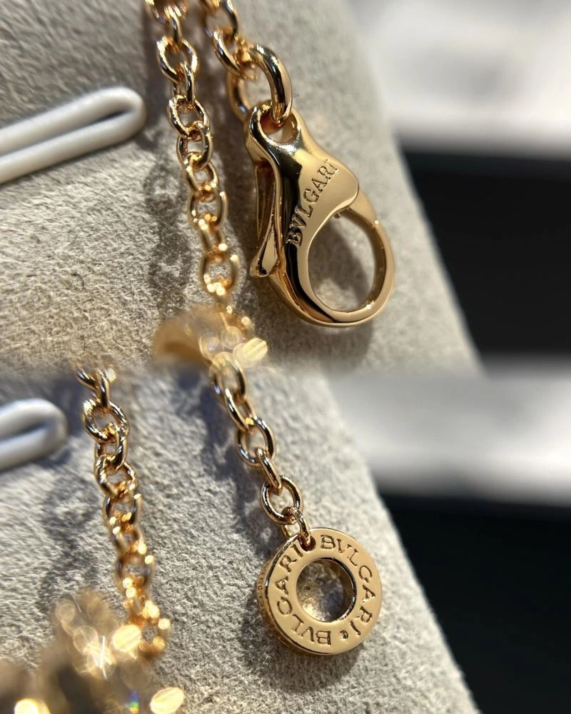 Contemporary Bvlgari Necklaces 216813