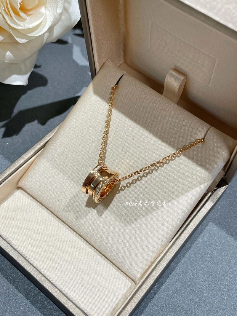 Effortless Bvlgari Necklaces 216808