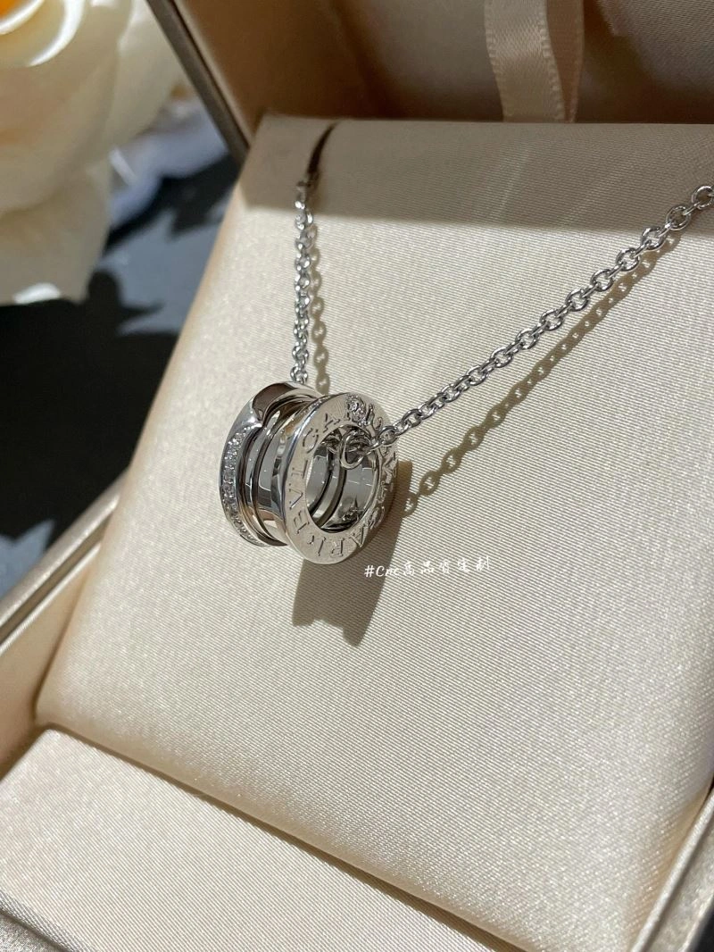 Effortless Bvlgari Necklaces 216808