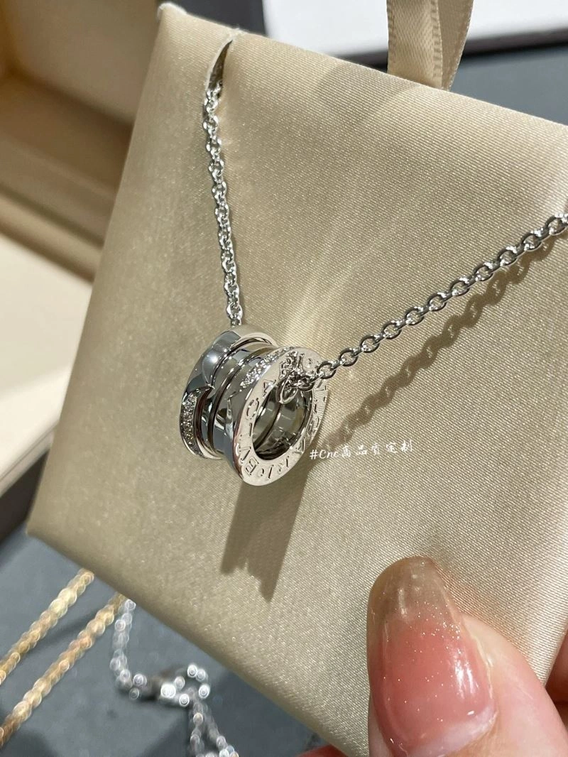 Effortless Bvlgari Necklaces 216808