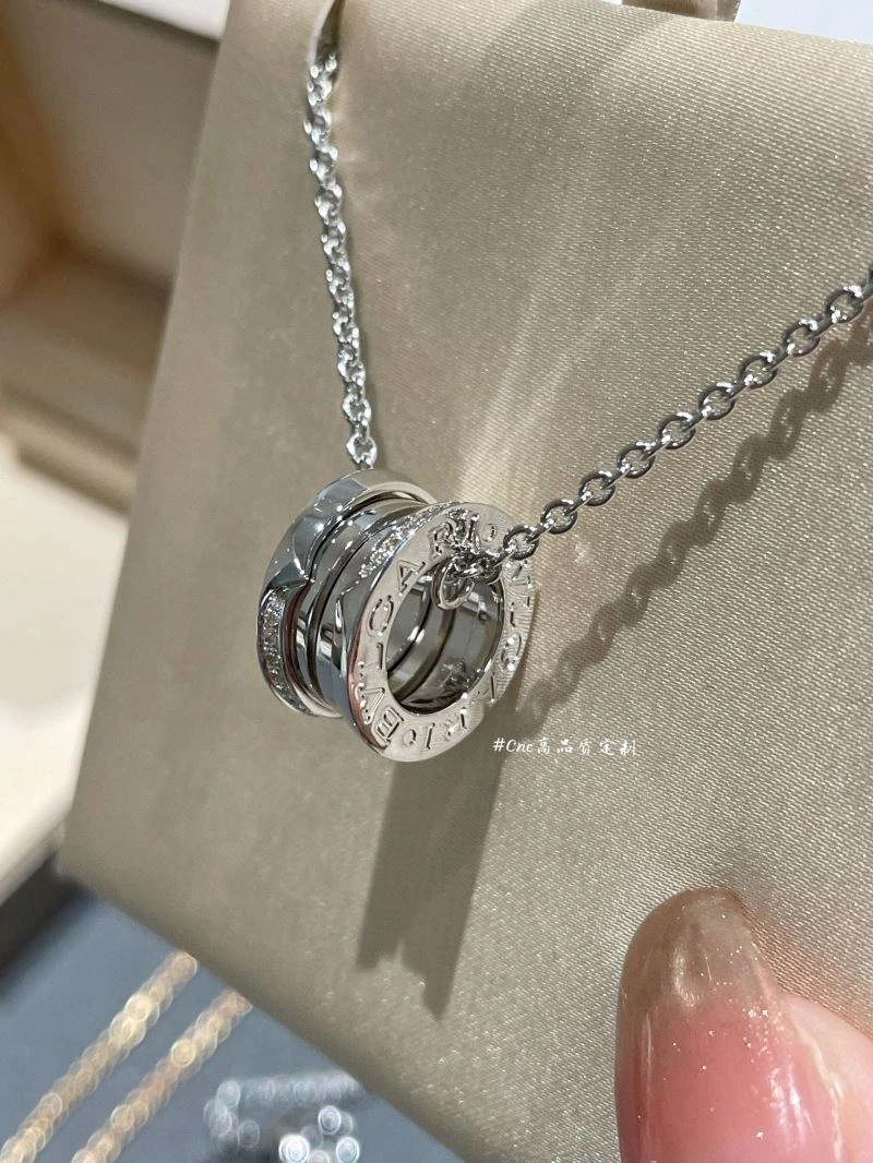 Effortless Bvlgari Necklaces 216808
