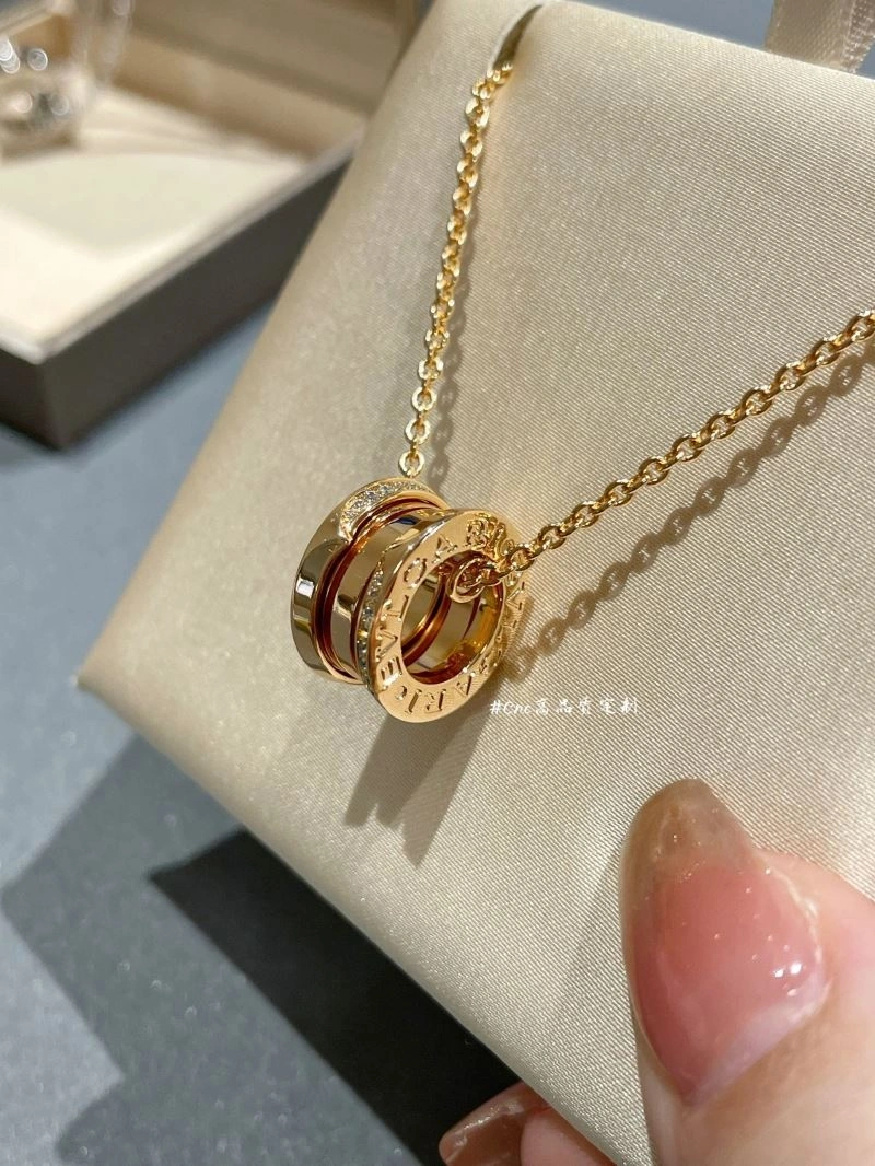 Effortless Bvlgari Necklaces 216808