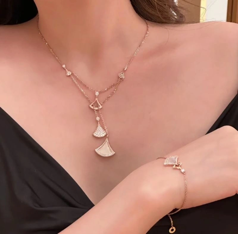 Modern Bvlgari Necklaces 216798