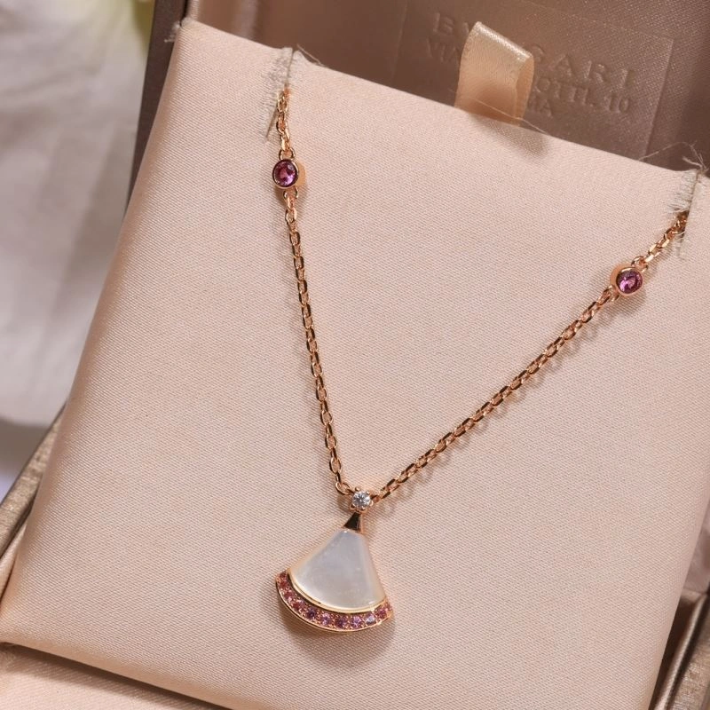 Bold Bvlgari Necklaces 216697
