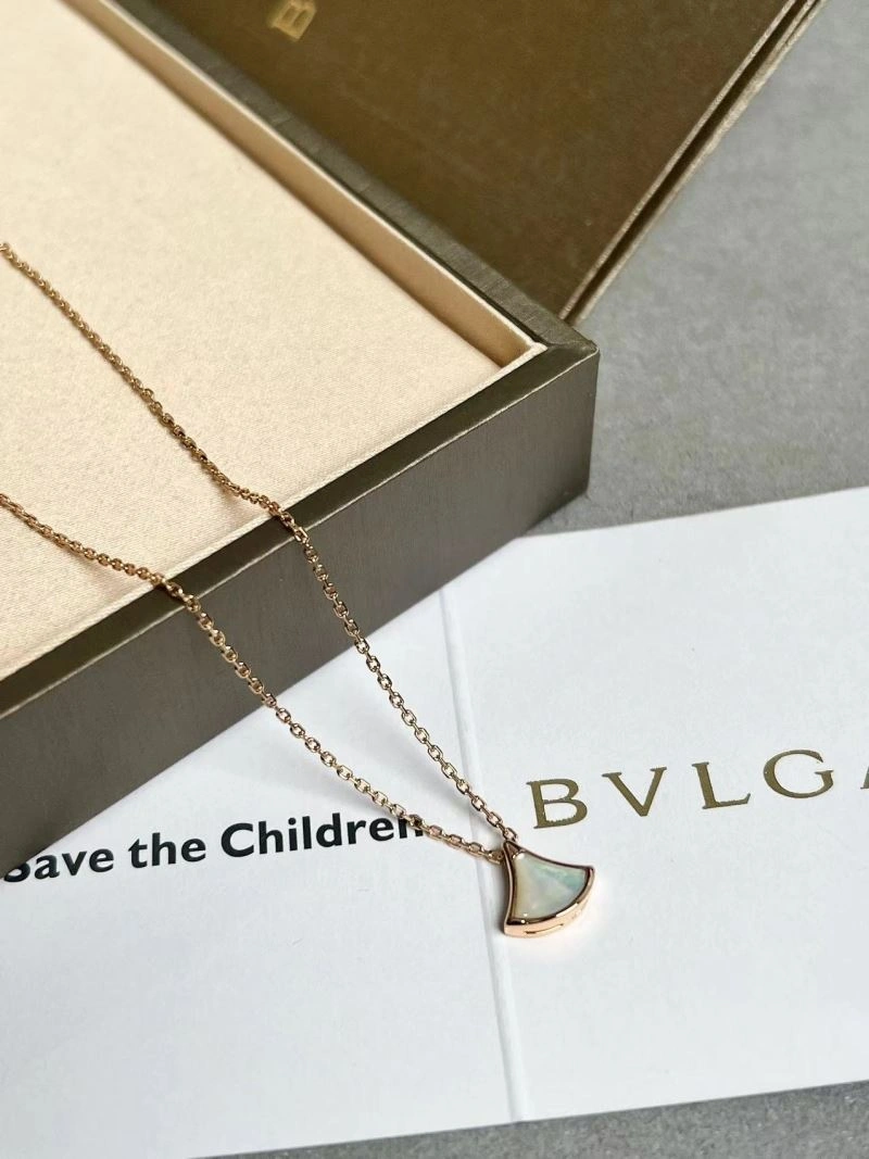 Functional Bvlgari Necklaces 216551