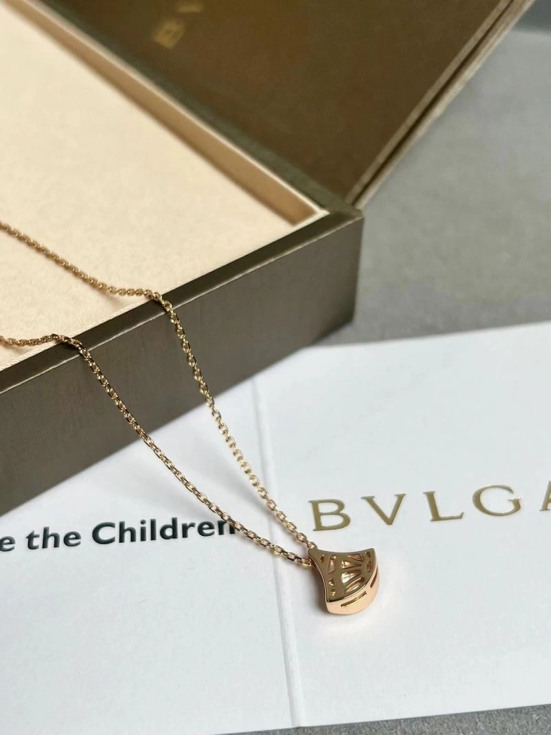 Functional Bvlgari Necklaces 216551