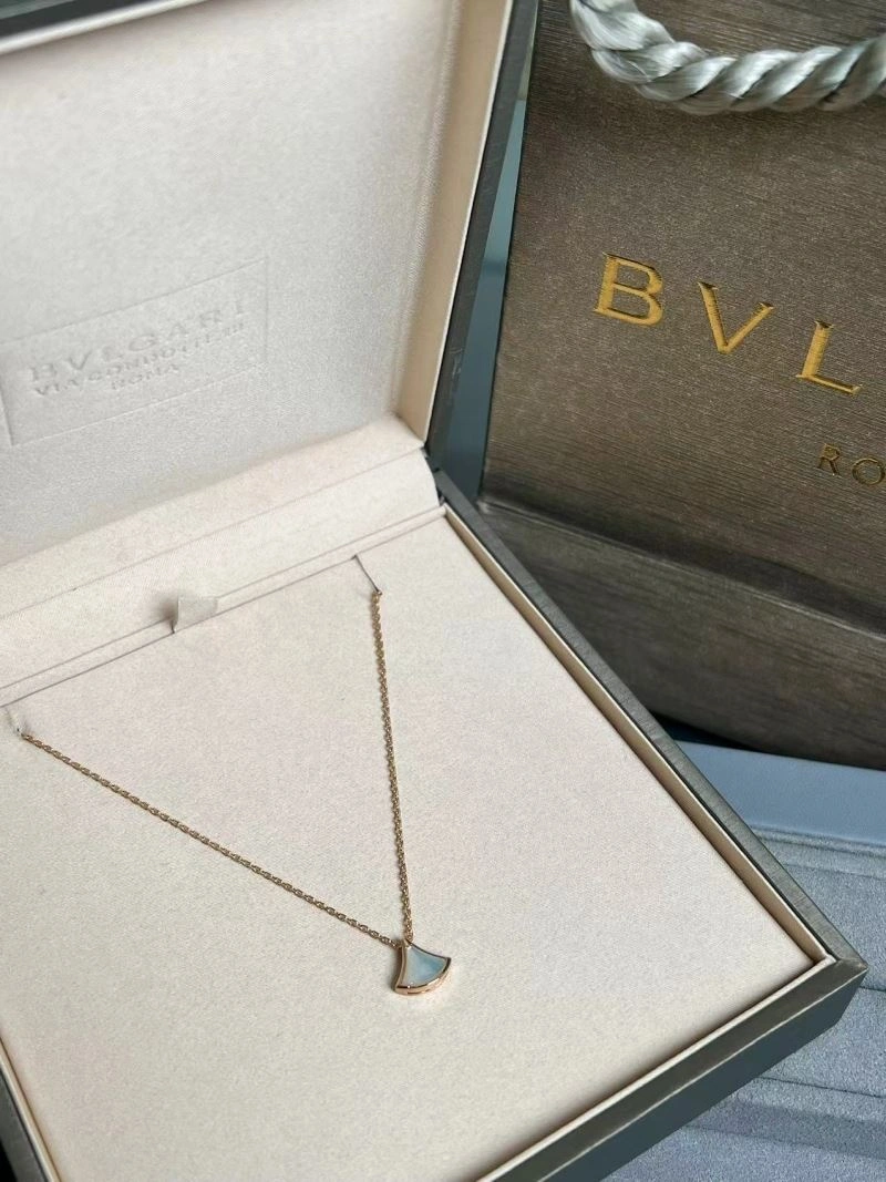 Functional Bvlgari Necklaces 216551