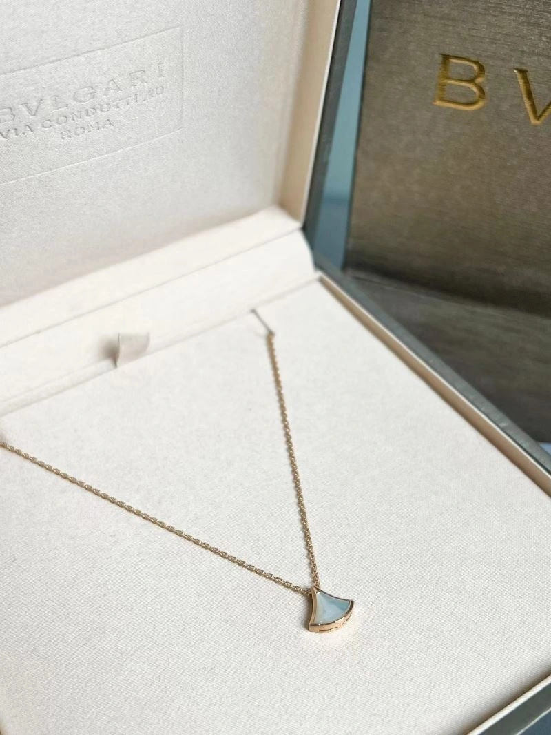 Functional Bvlgari Necklaces 216551