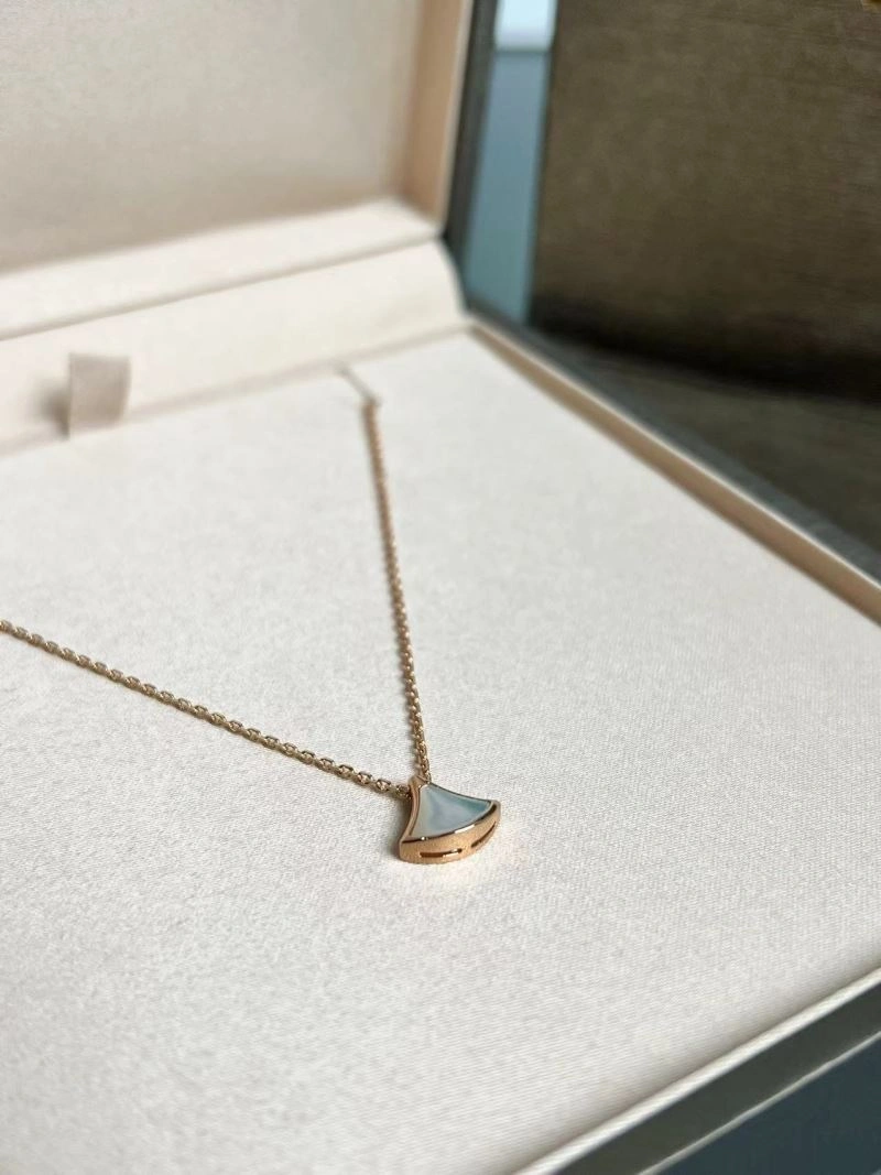 Functional Bvlgari Necklaces 216551