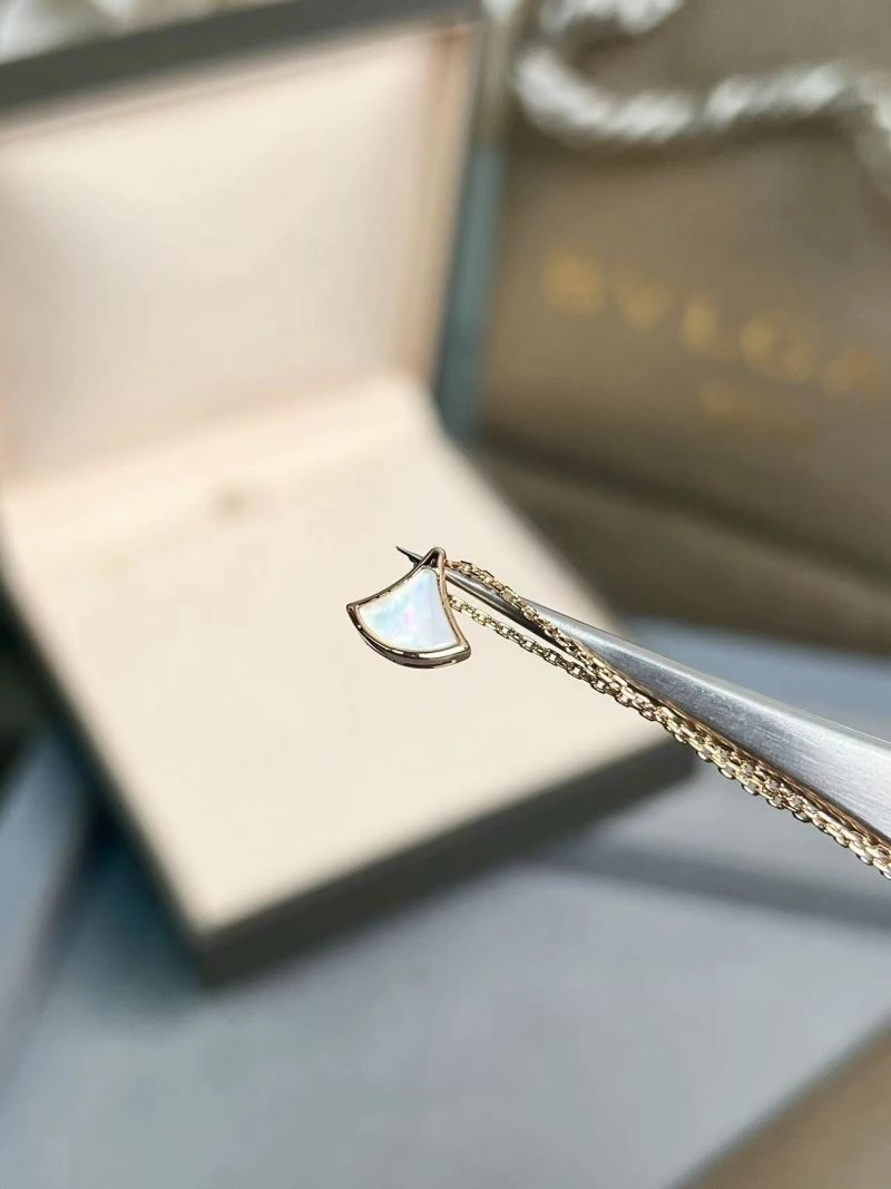 Functional Bvlgari Necklaces 216551