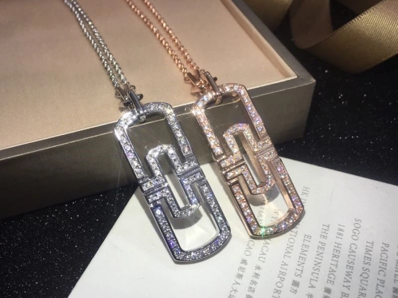 Sleek Bvlgari Necklaces 216378
