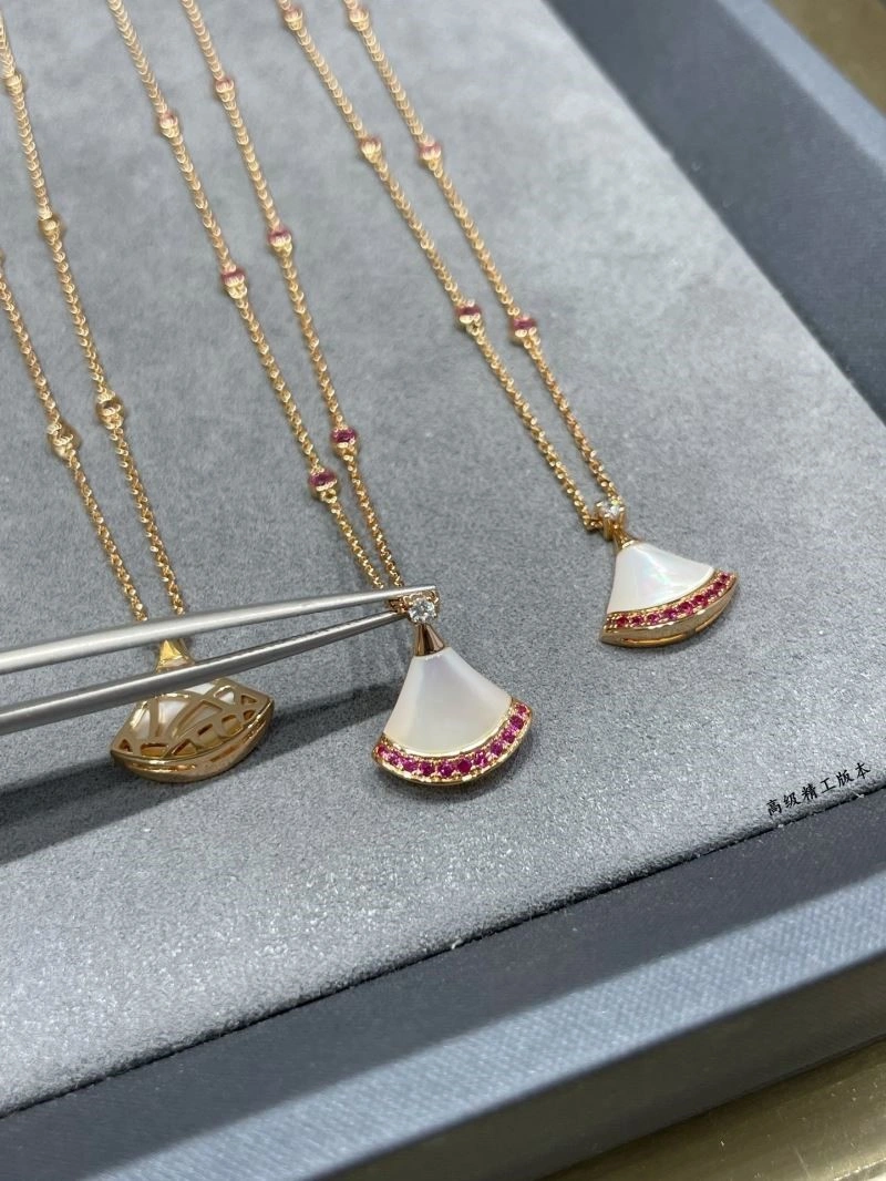 Bvlgari Necklaces Snug 216337