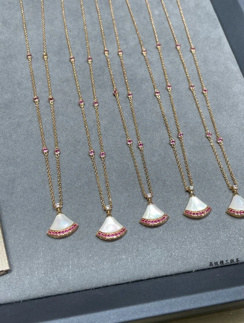 Bvlgari Necklaces Snug 216337