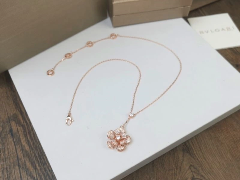 Trendsetting Bvlgari Necklaces 216150